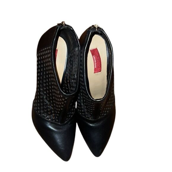 Red Saks Fifth Avenue Black Leather Booties Size 7 M - Picture 1 of 5